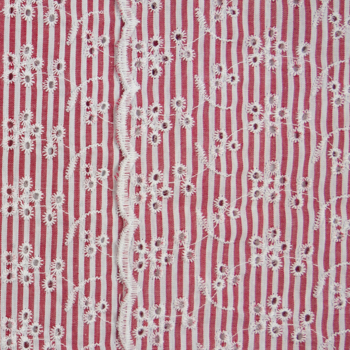 alt
Image with embroidered cotton fabric - floral motif with lines 120 g/m² – available at Charlotte's Fabrics