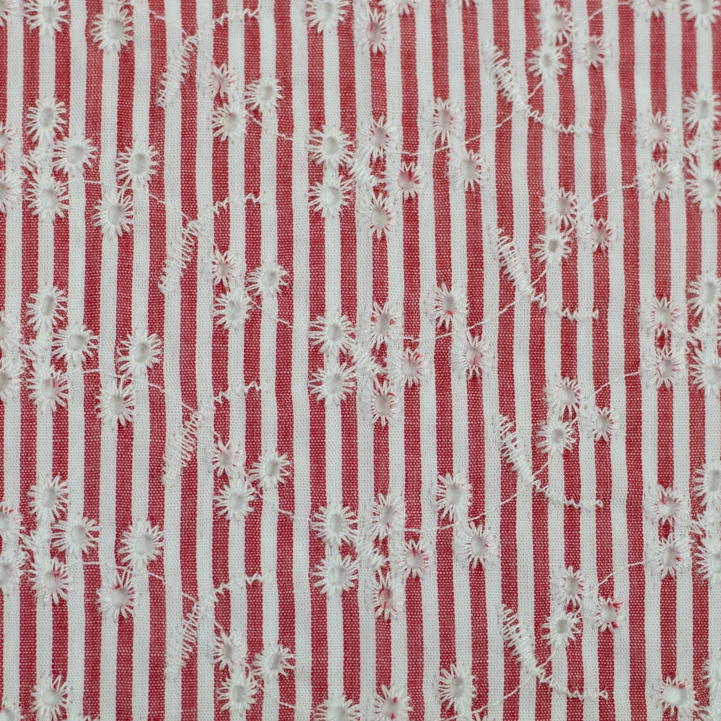 alt
Image with embroidered cotton fabric - floral motif with stripes 120 g/m² – available at Šarlotes audumi