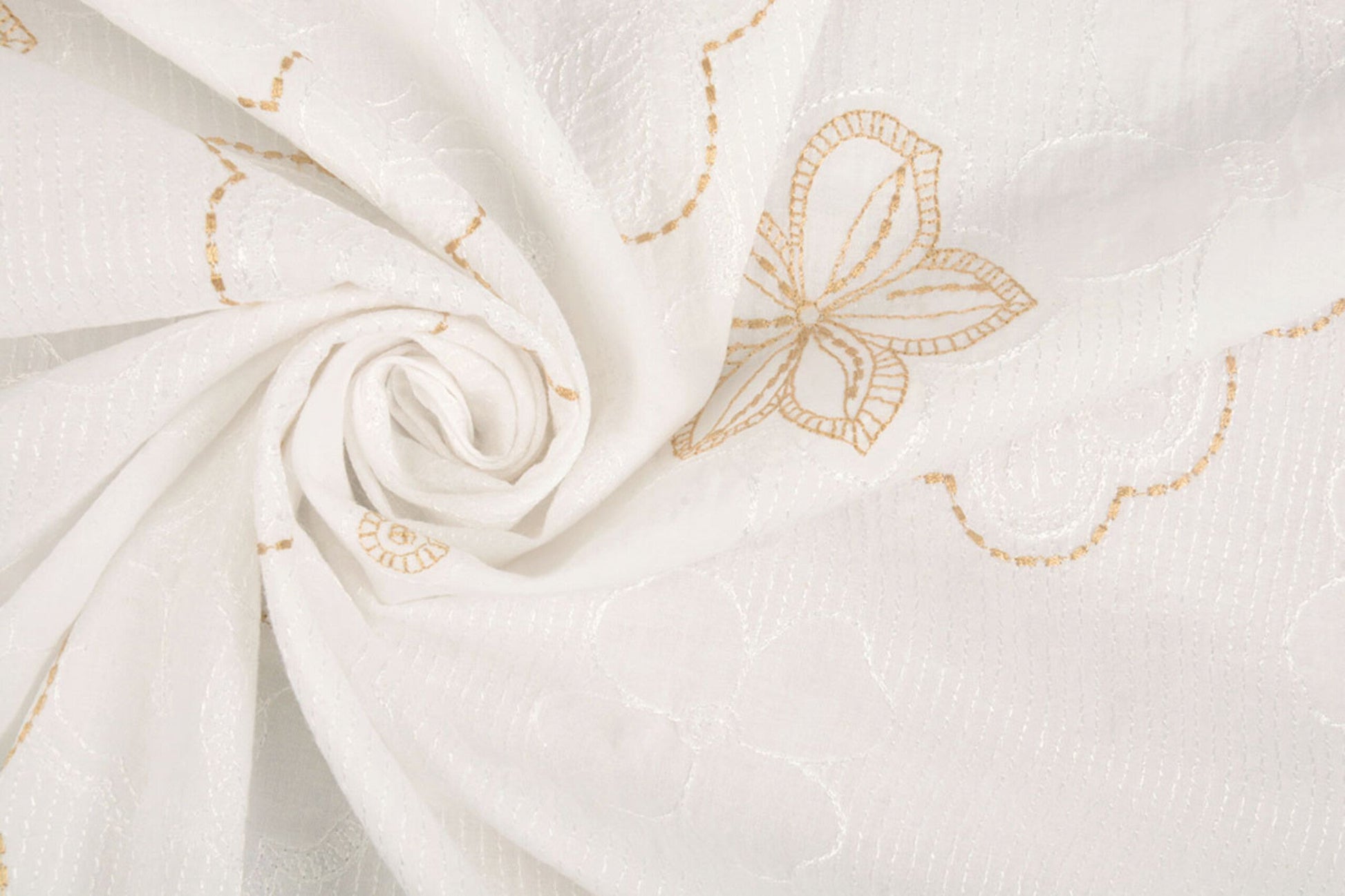 Embroidered cotton fabric - flowers 110 g/m²