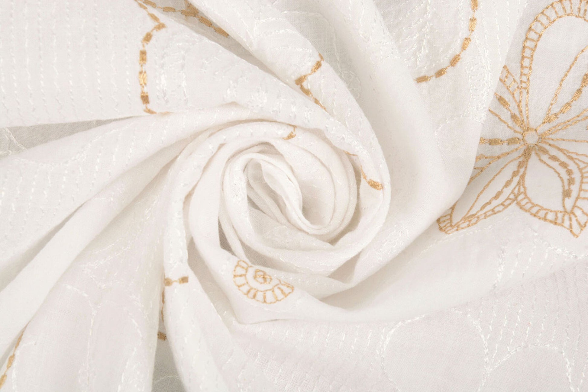 Embroidered cotton fabric - flowers 110 g/m²