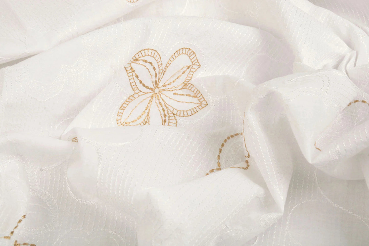 Embroidered cotton fabric - flowers 110 g/m²