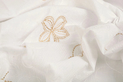 Embroidered cotton fabric - flowers 110 g/m²