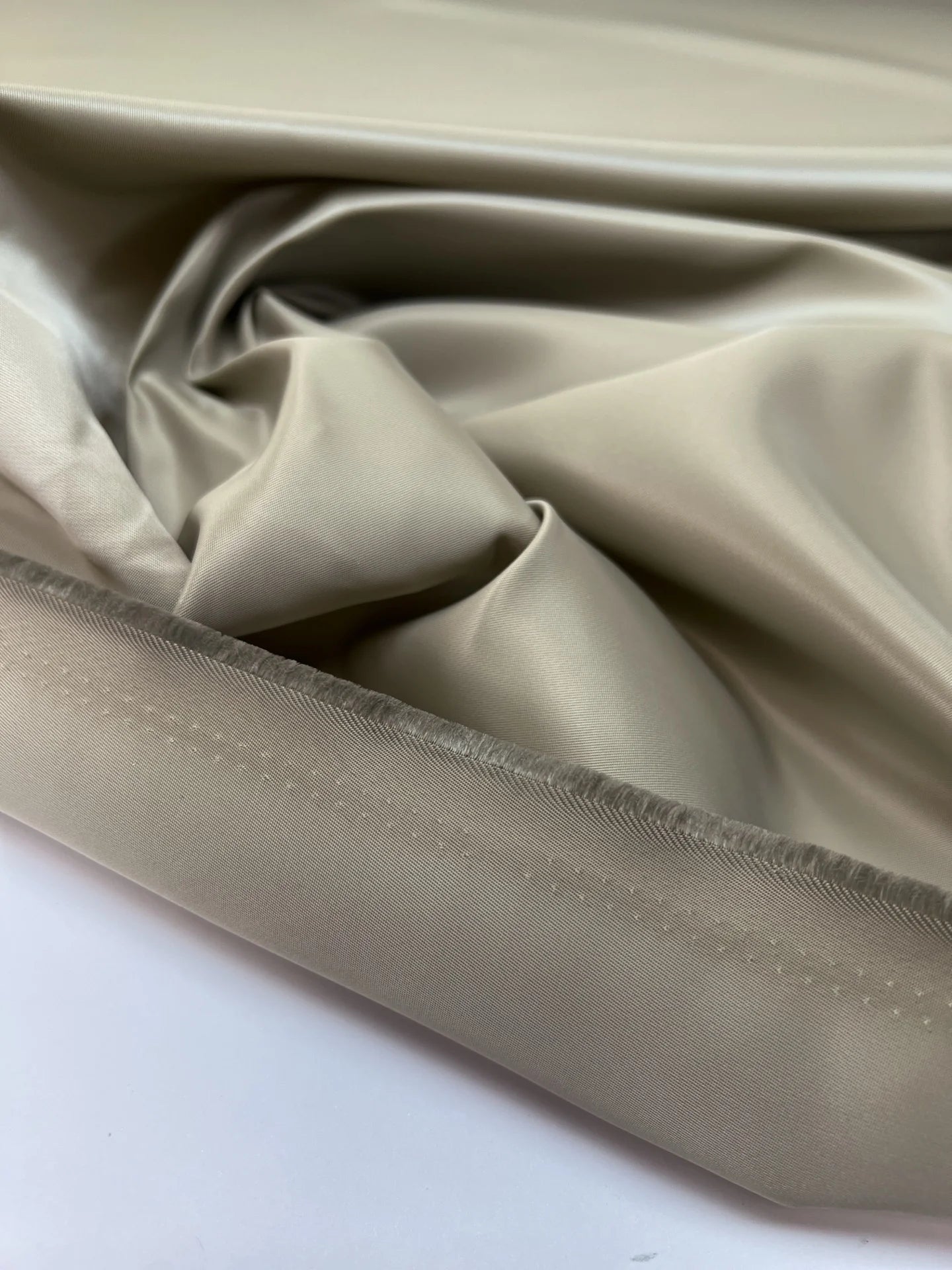 Image of Japanese satin twill fabric – gray | 100% polyamide | 200 g/m² | 125 cm – available at Šarlotes audumi