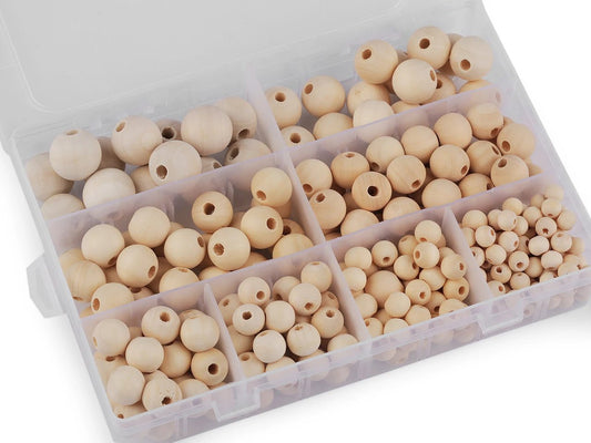 Wooden bead set in a box – available at Šarlotes audumi