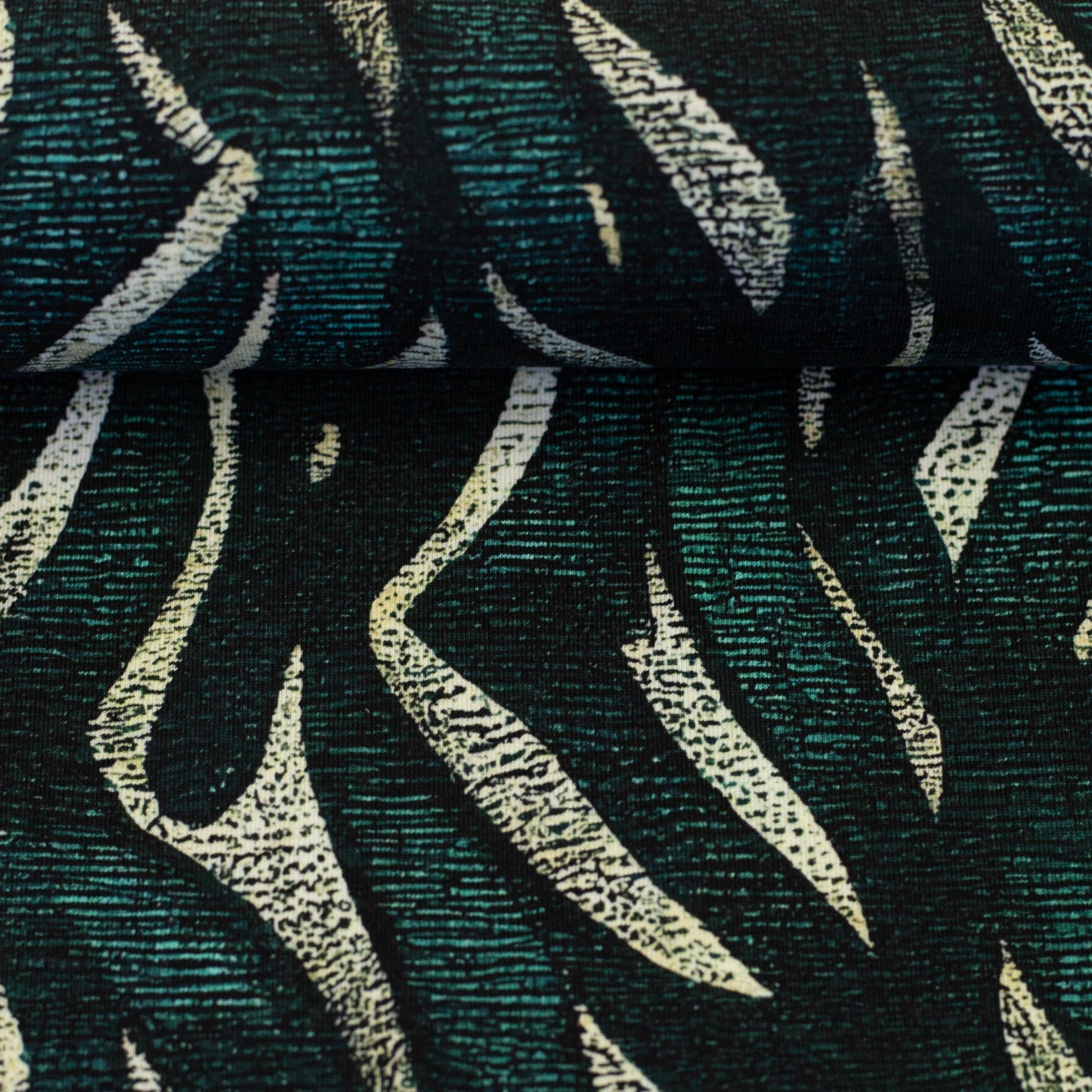 alt
Image with cotton loopback knit - abstract pattern 260 g/m² – available at Šarlotes audumi