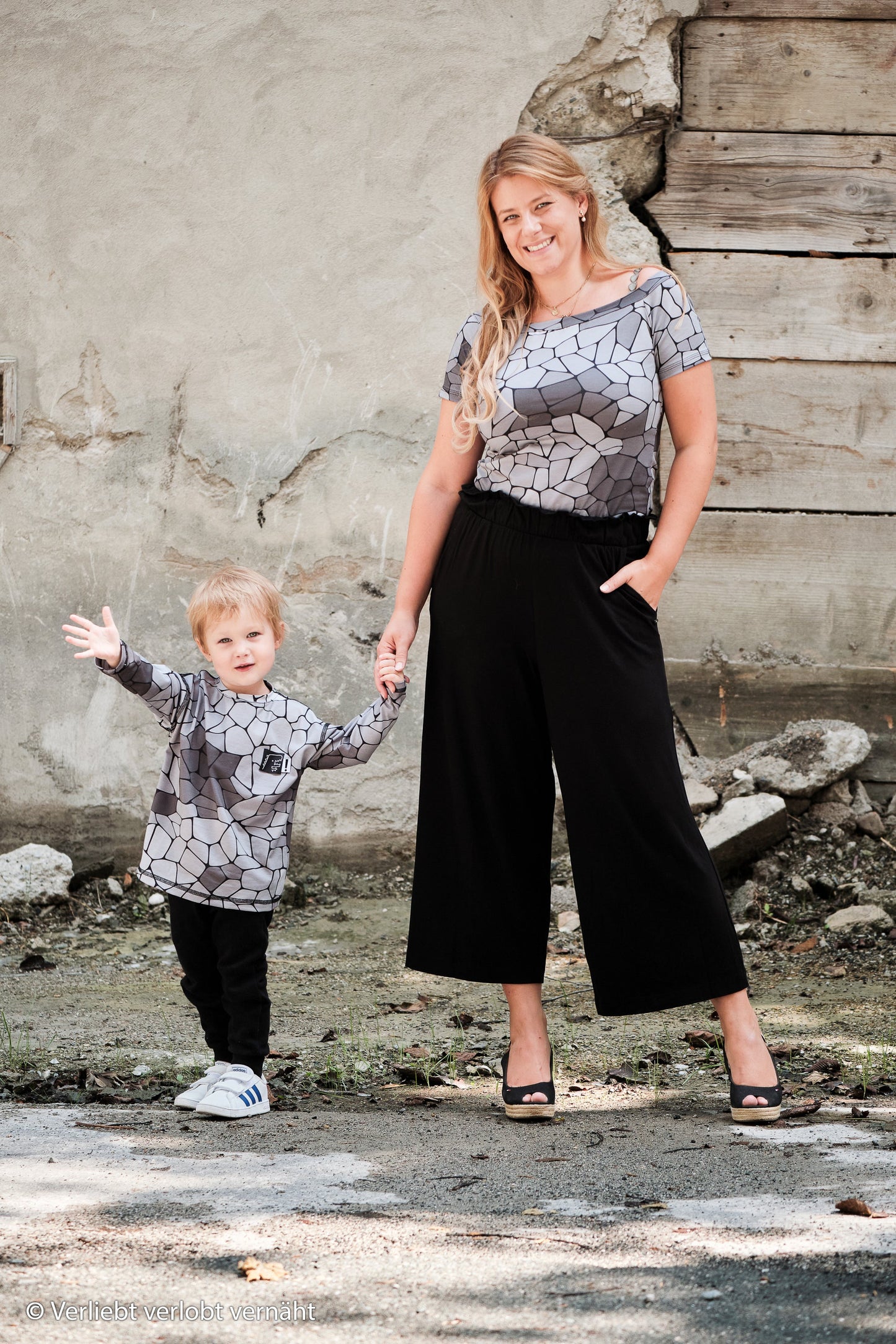 Cotton loopback knit - black 235 g/m² (GOTS cert.)