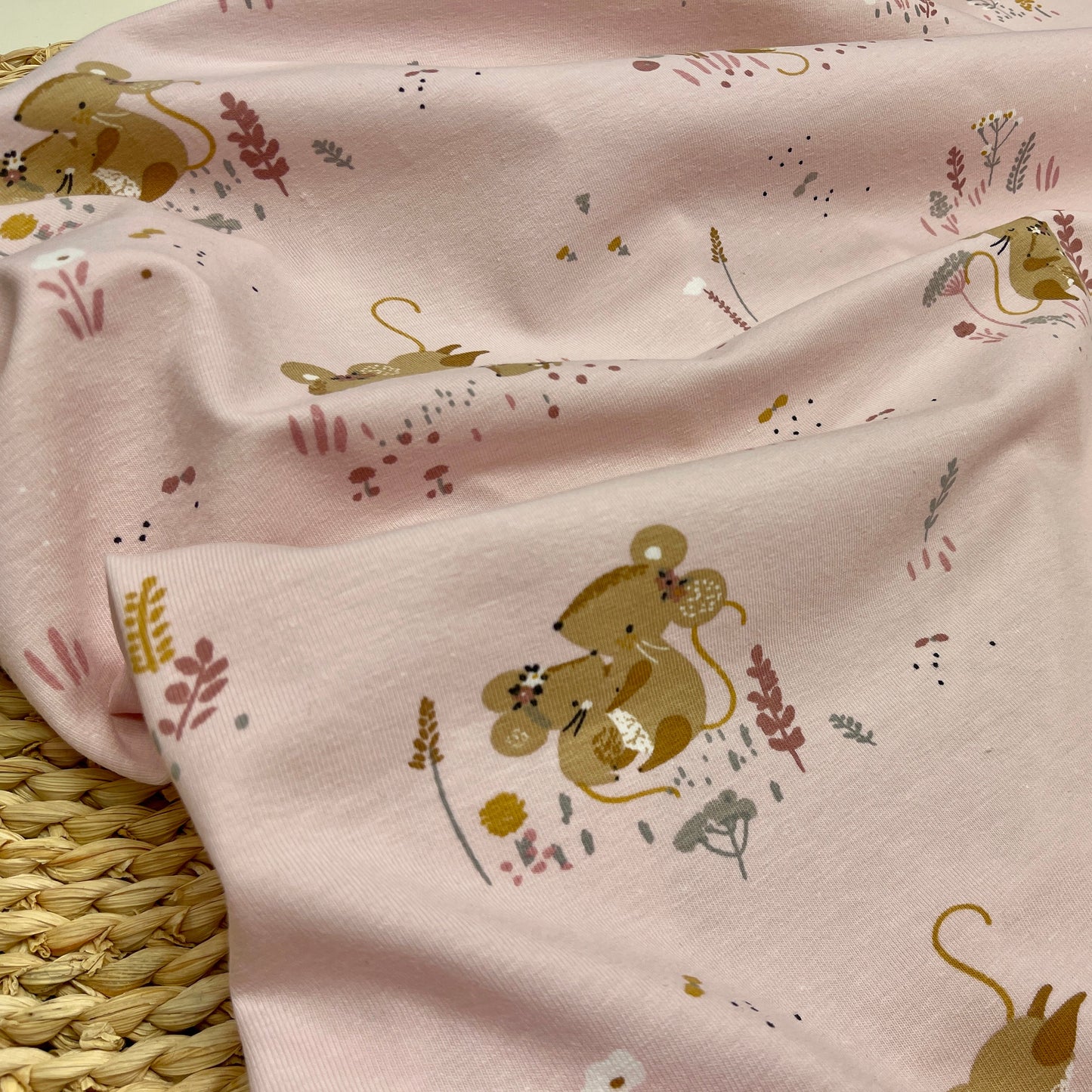 Cotton knit fabric - little mice on a soft pink background 220 g/m²