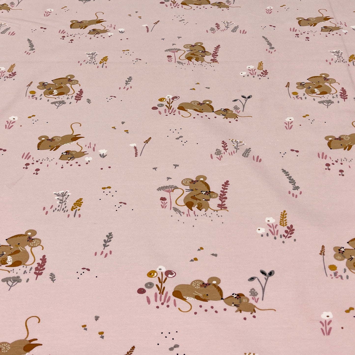 Cotton jersey - mice on a soft pink background 220 g/m²