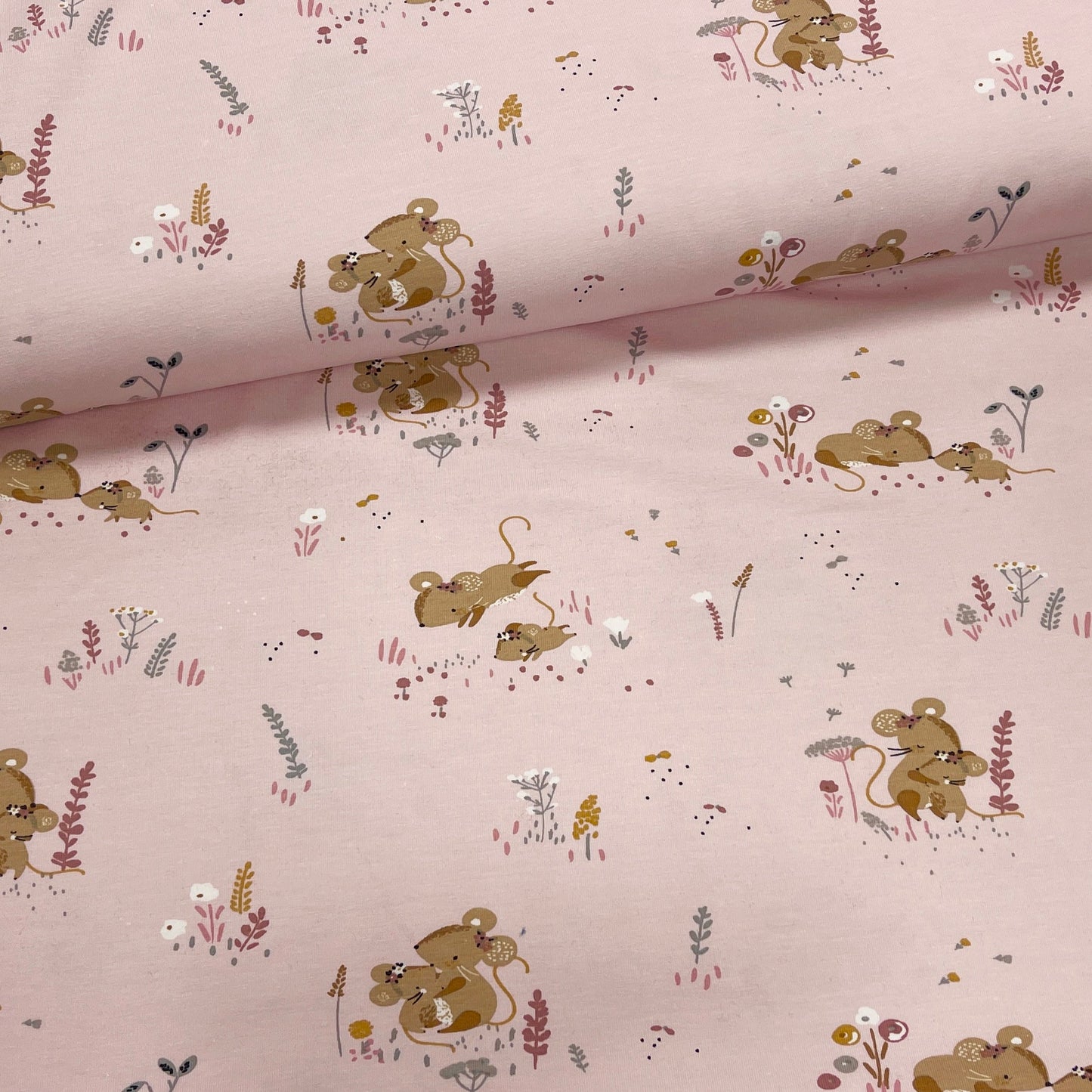 Cotton jersey - mice on a soft pink background 220 g/m²