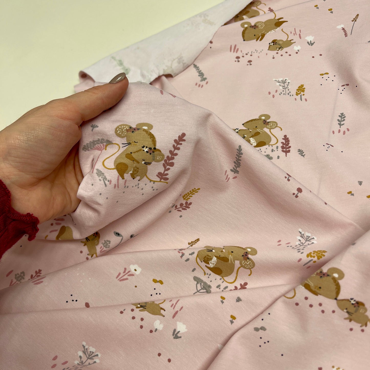 alt
Cotton jersey - mice on a soft pink background 220 g/m²