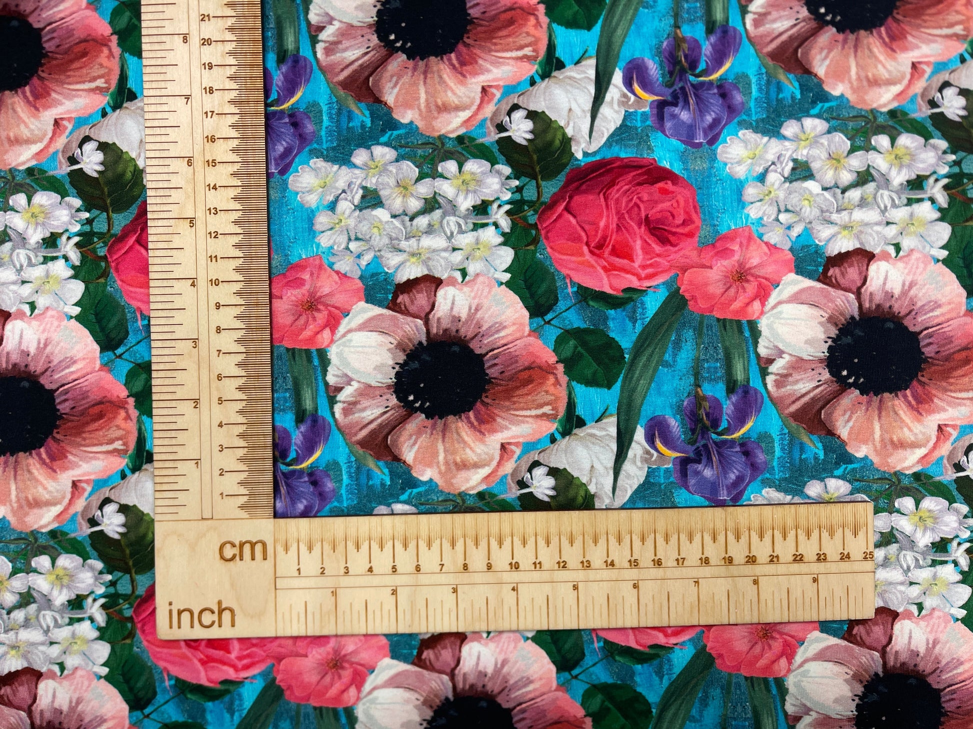 Cotton jersey - roses and irises 200 g/m²
