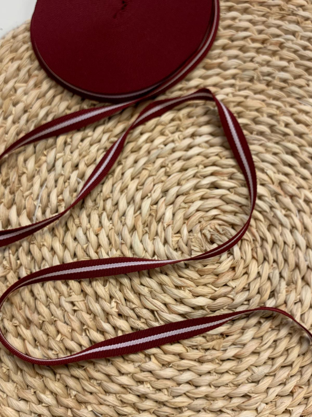 alt
Image with Latvian flag ribbon 10 mm - LV – available at Charlotte Fabrics