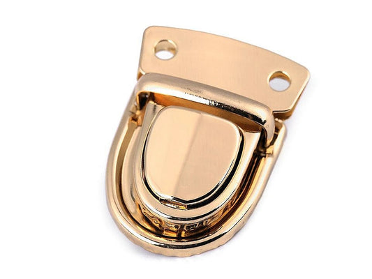 Zdjęcie metalowego zapięcia do toreb, 30 × 40 mm – złoty – dostępne online w Šarlotes audumi