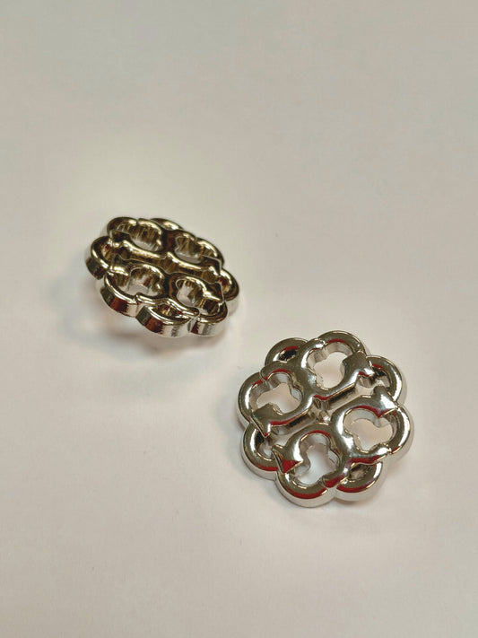 Zdjęcie metalowego guzika na nóżce 20 mm – srebrny, dostępny online Šarlotes audumi