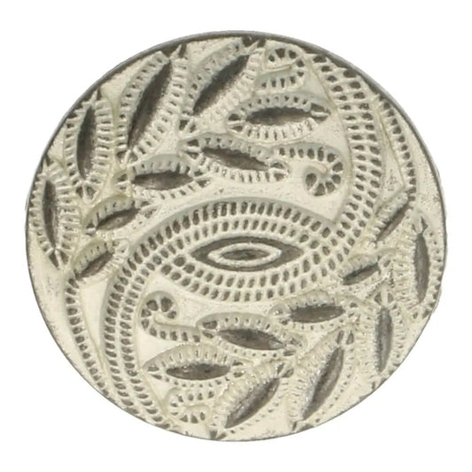 Zdjęcie metalowego guzika na nóżce 36 mm – biały antyczny – dostępny online Šarlotes audumi