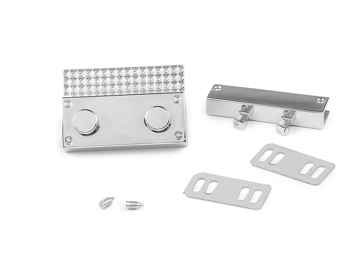 Zdjęcie metalowego zapięcia do torby 27 × 41 mm – w kolorze srebrnym – dostępne online Šarlotes audumi