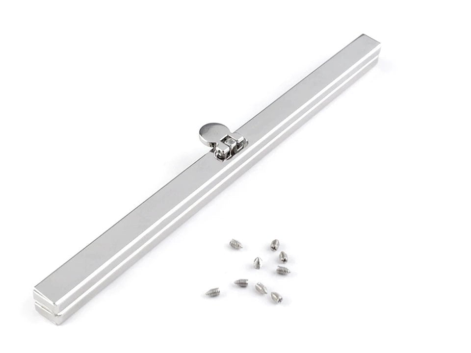 Zdjęcie metalowej ramki zapięcia do torby ze śrubami 12 cm – dostępne online Šarlotes audumi
