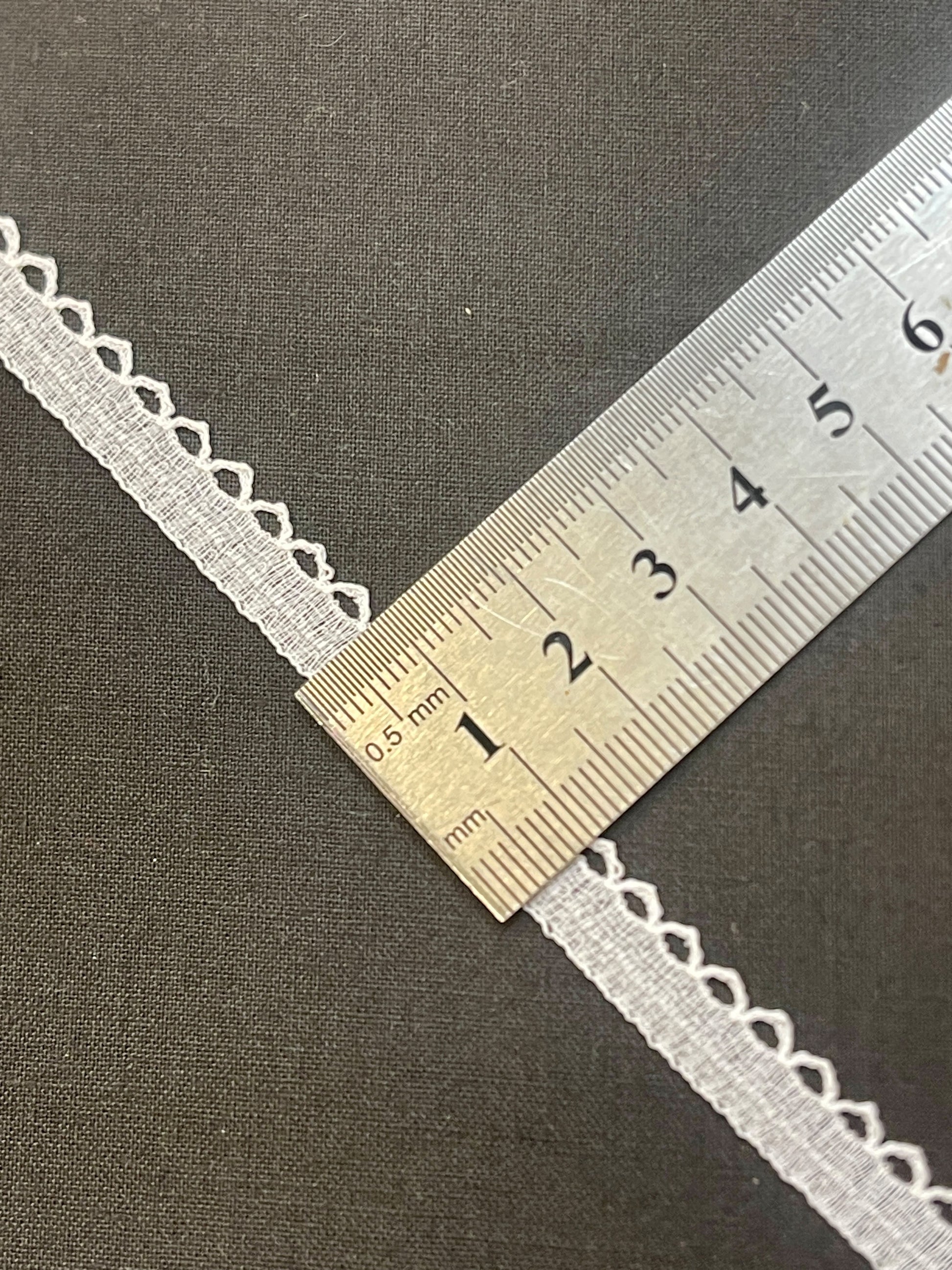 lace 1 cm - white – available online at Charlotte's Fabrics