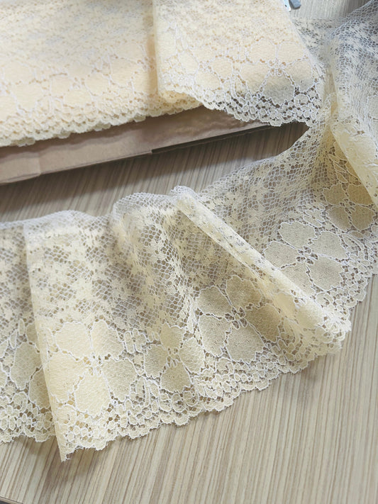 Image with 13 cm lace - yellow – available at Šarlotes audumi
