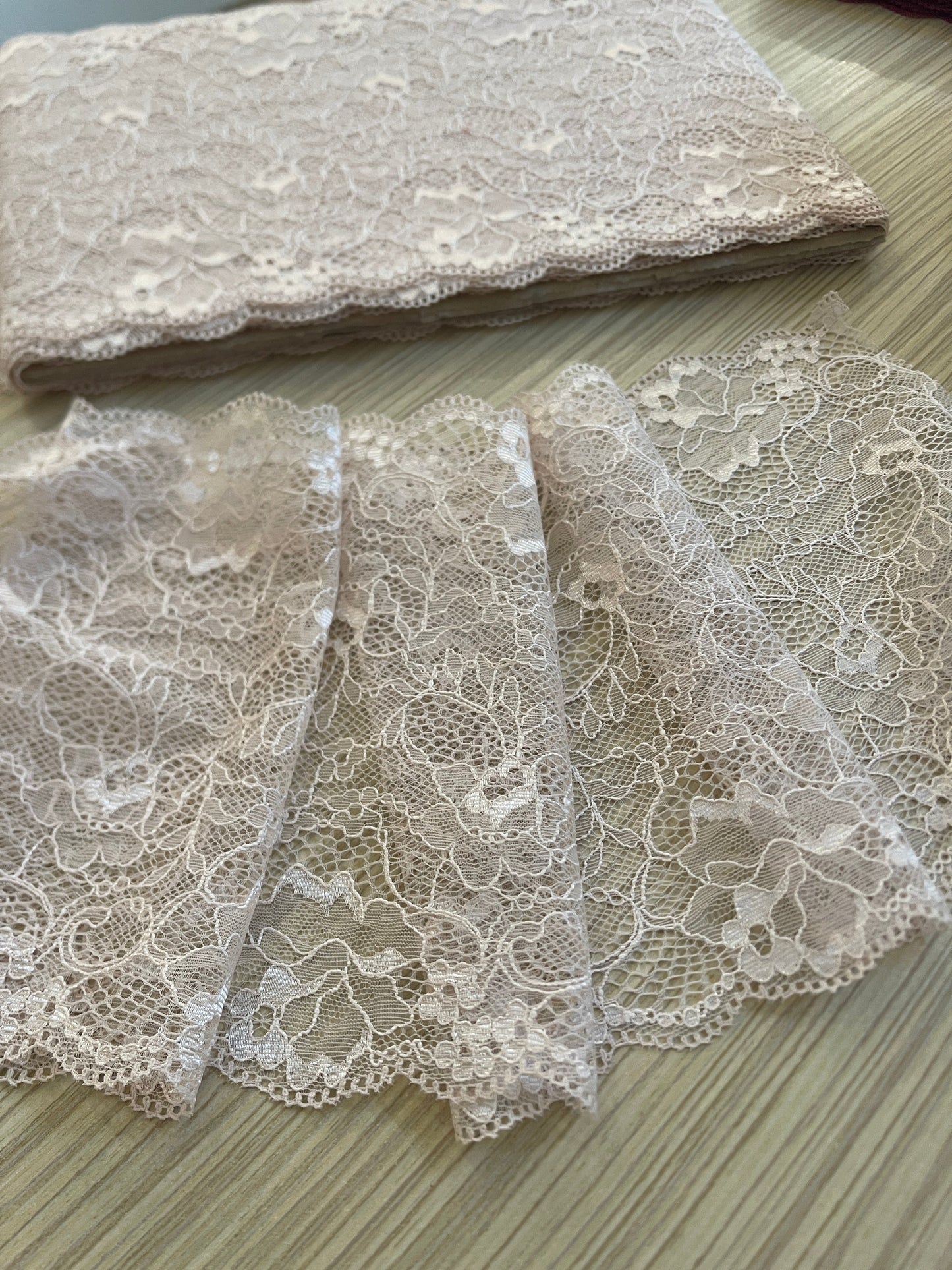 Image of 18 cm lace - powder – available at Šarlotes audumi