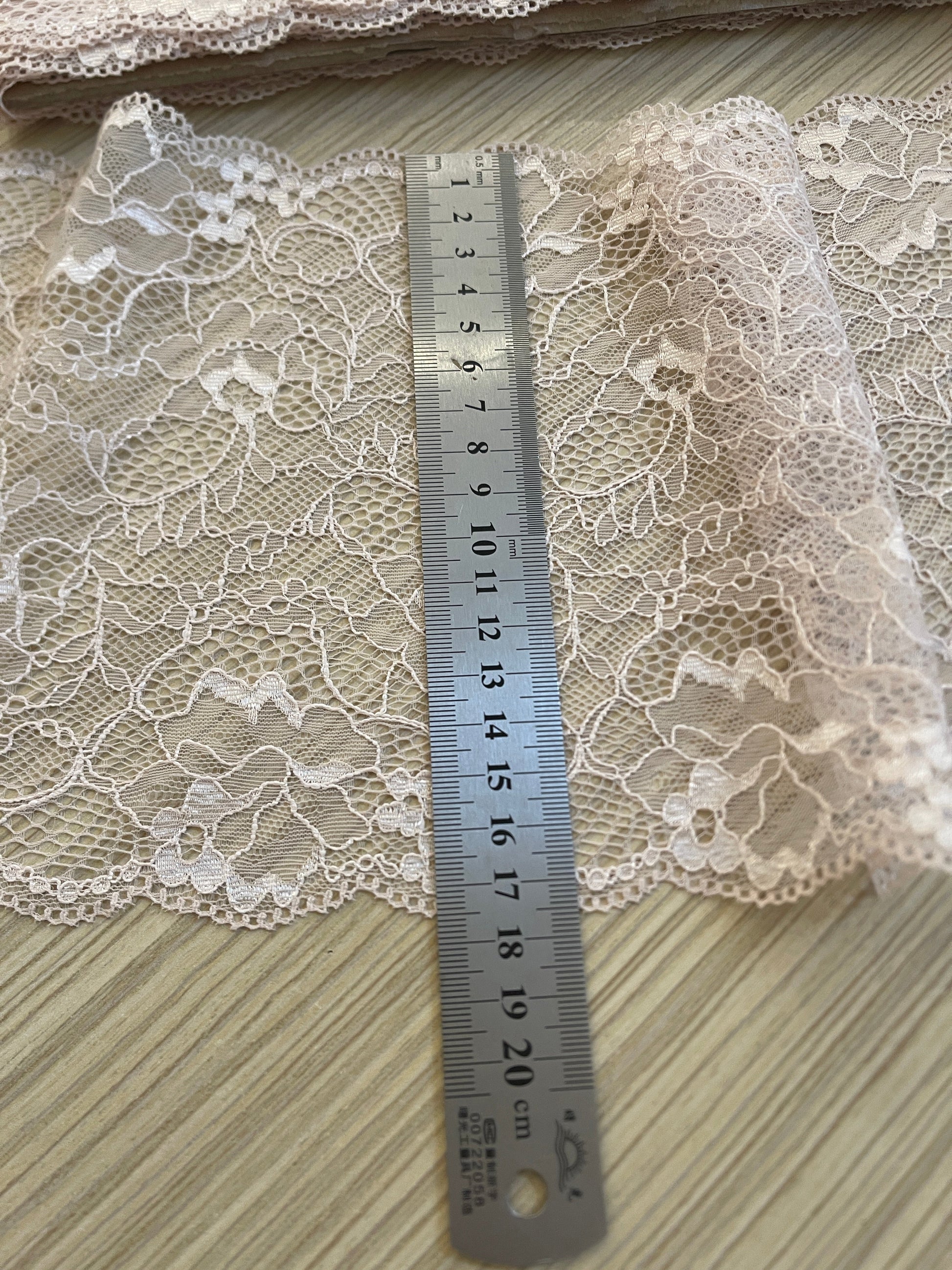 Image with 18 cm lace - powder - available at Charlotte's Fabrics
