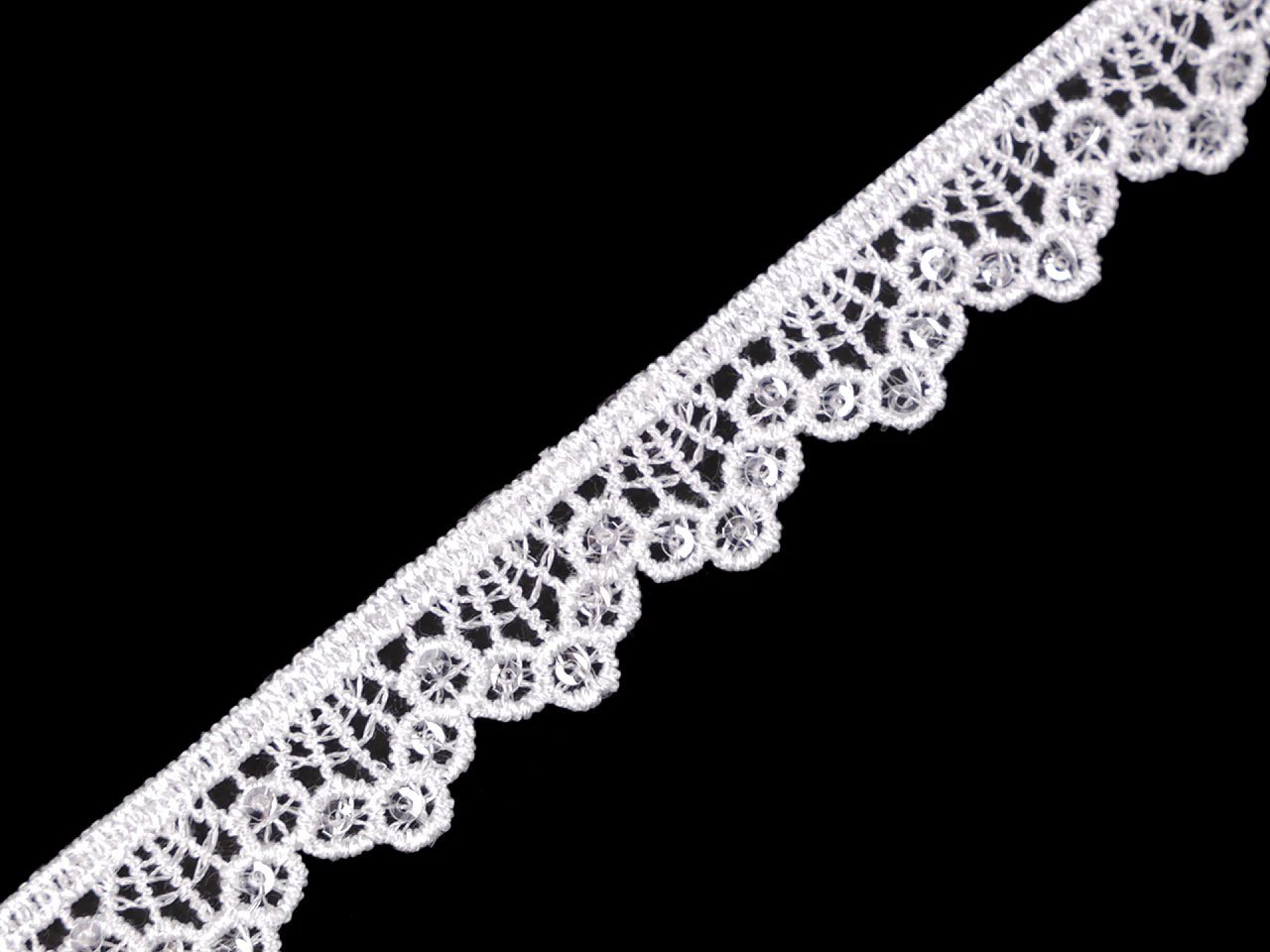Obraz z koronką z połyskiem 1,4 cm – biała – dostępna w Šarlotes audumi