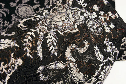 alt
Image with lace fabric - black with silver 210 g/m² – available at Šarlotes audumi