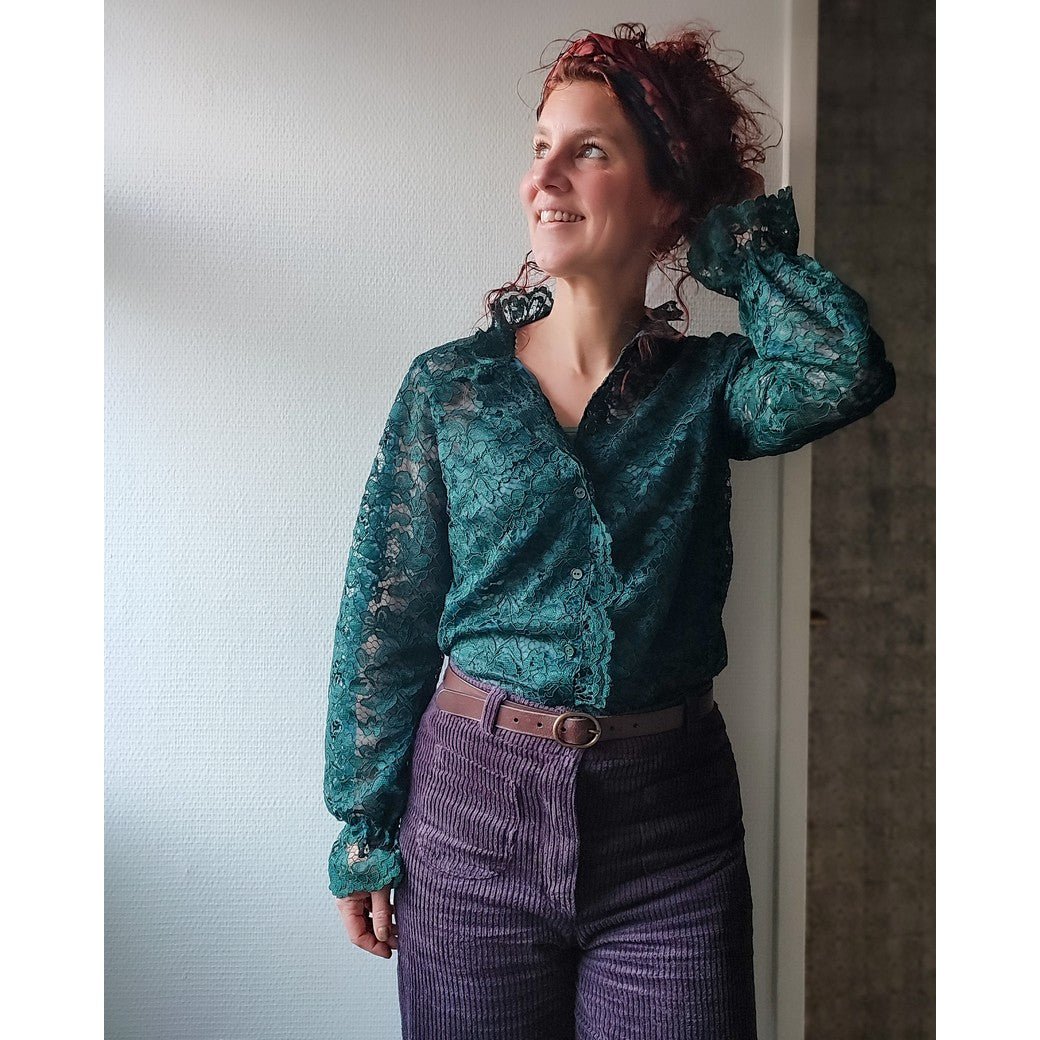alt
Image with lace fabric - chocolate tone 130 g/m² – available at Šarlotes audumi