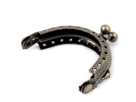 alt
Image of a mini metal purse frame for sewing, 5.5 × 8 cm - vintage brass tone – available at Šarlotes audumi