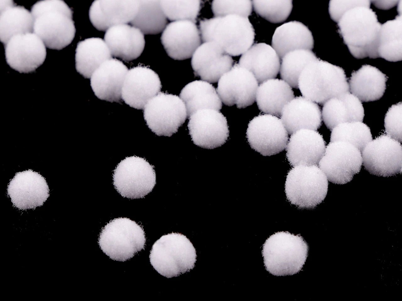 Mini pom poms Ø4 mm | White | 2000 pieces per pack