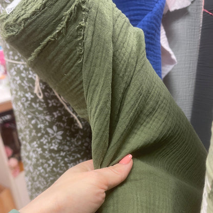 Khaki green muslin 125 g/m²