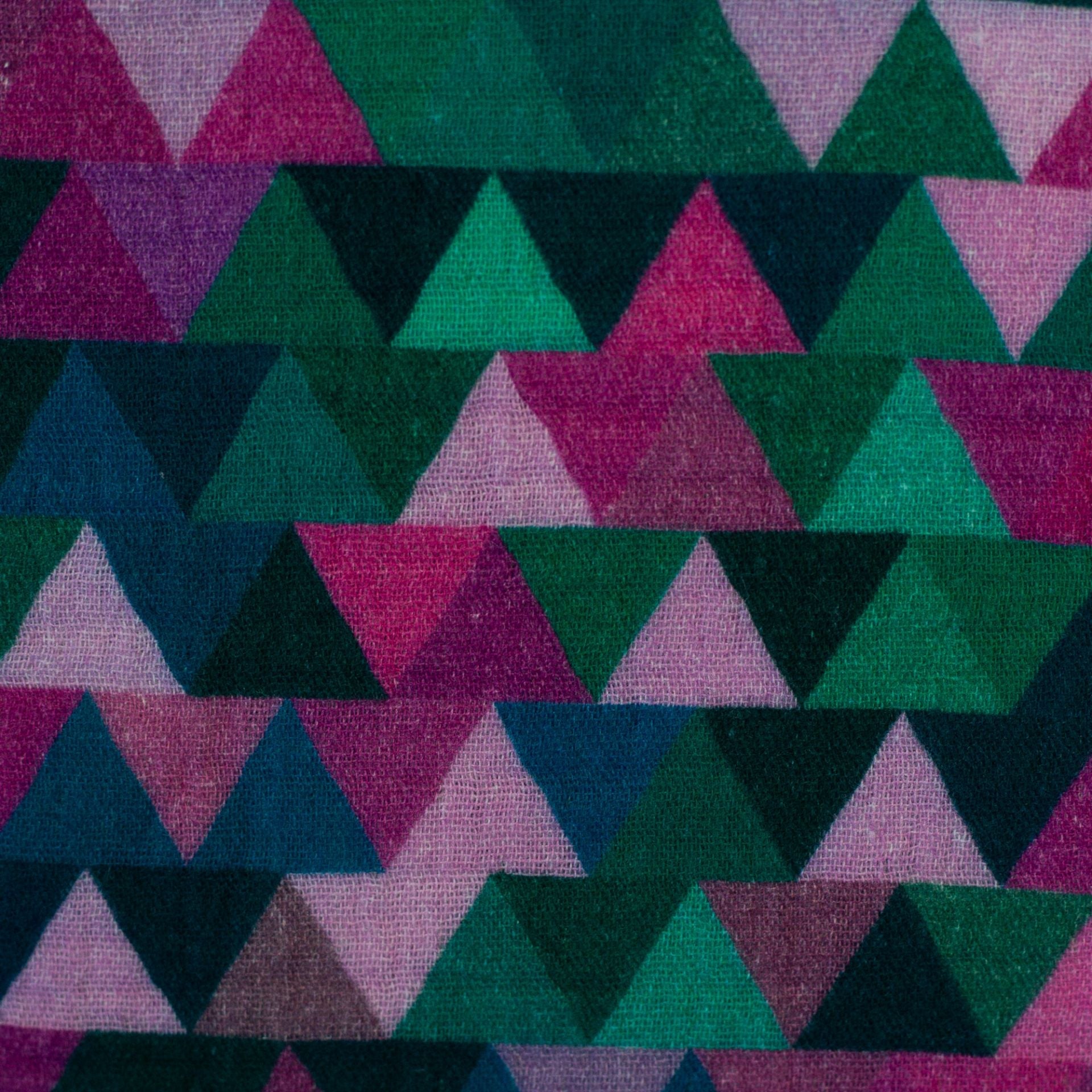 Image with muslin - colorful triangles 130 g/m² – available at Šarlotes audumi