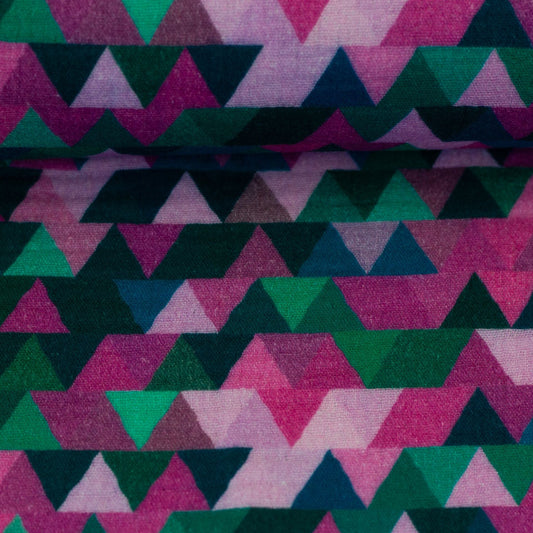 Image of Muslin - colorful triangles 130 g/m² – available at Šarlotes audumi