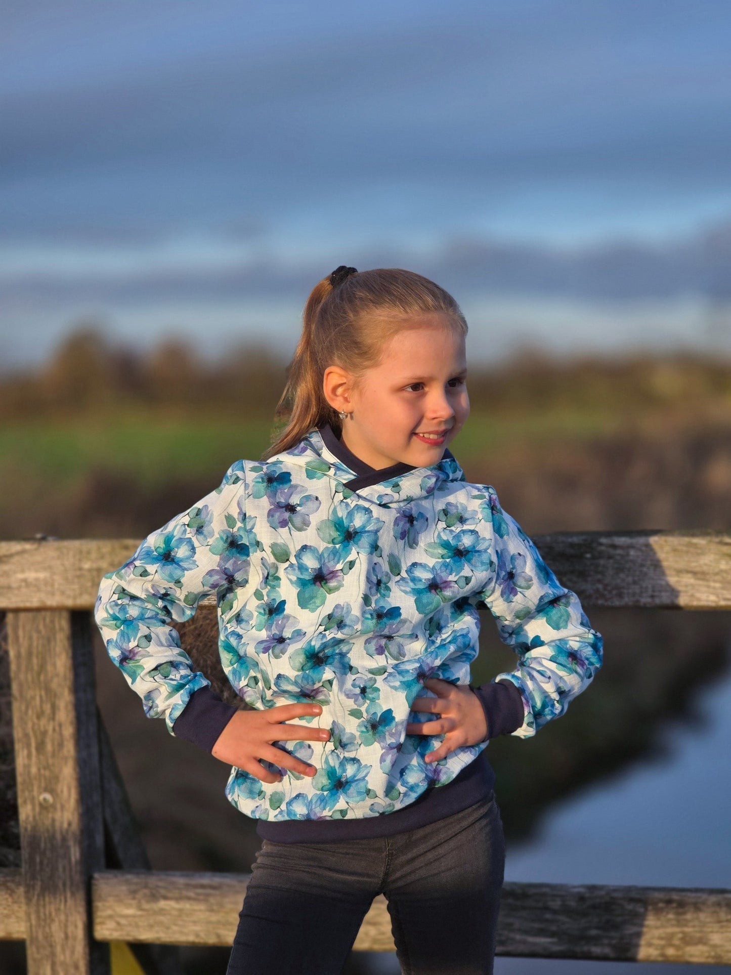 Zdjęcie z: Musselin – niebieskie kwiaty 130 g/m² – dostępny w Šarlotes audumi