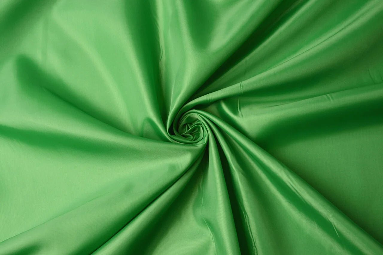 Image of lining fabric - apple green 55 g/m² – available at Šarlotes audumi