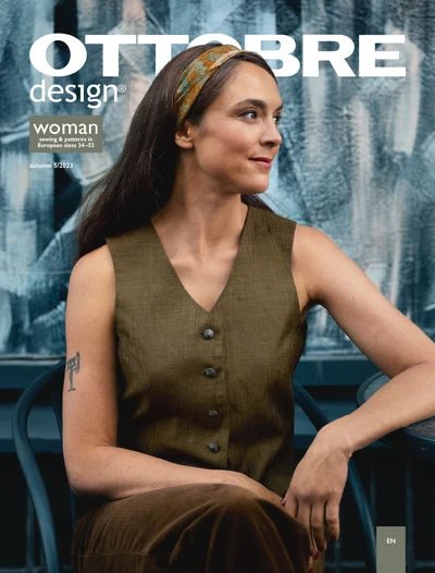 Okładka OTTOBRE design Woman 5/2023 – anglojęzyczny magazyn z wykrojami odzieży damskiej – dostępny online w sklepie Šarlotes audumi