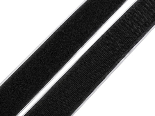 Zdjęcie przedstawiające samoprzylepną taśmę haczykową, taśmę Velcro 30 mm – dostępna online w Šarlotes audumi