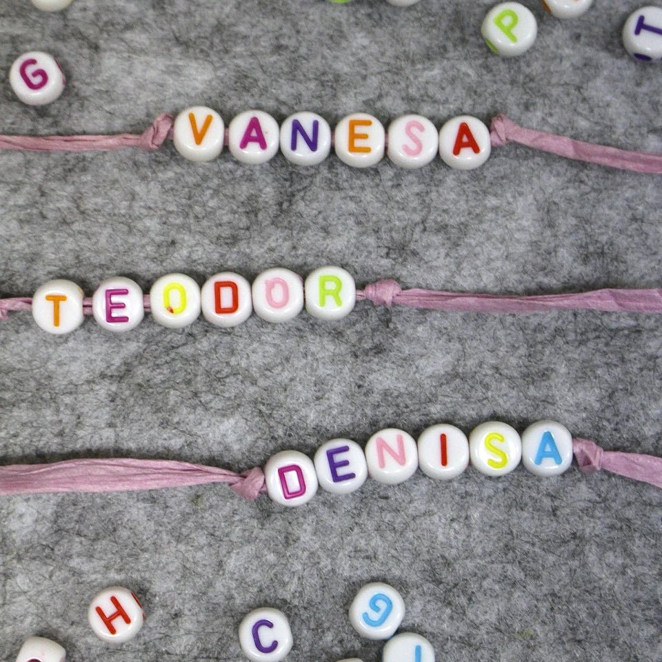 Image of Plastic letter beads – cubes | 6 × 6 mm | 10 grams – available at Šarlotes audumi
