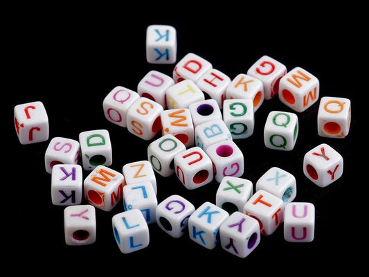 Image of plastic letter beads – cubes | 6 × 6 mm | 10 grams – available at Šarlotes audumi