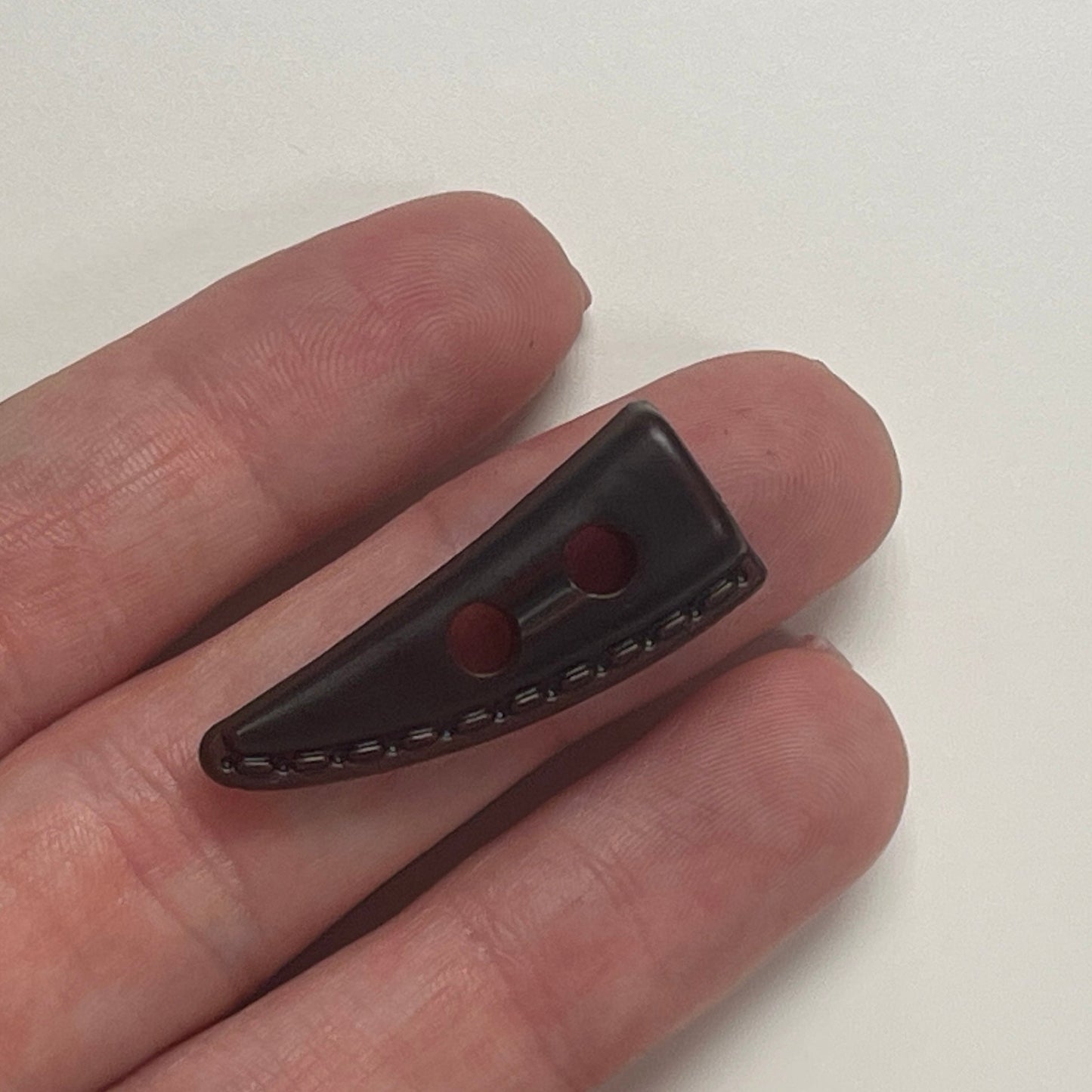 Plastikowe guziki 30 mm - brązowe