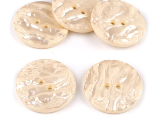 Attēls ar Plastmasas pogas 35 mm-krēmkrāsas – pieejams Šarlotes audumi