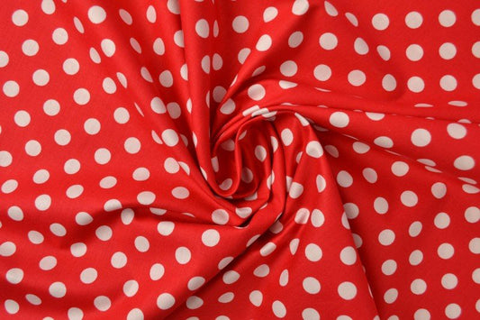 Popelina w kropki na czerwonym tle – dostępna online w sklepie Charlotte Fabrics