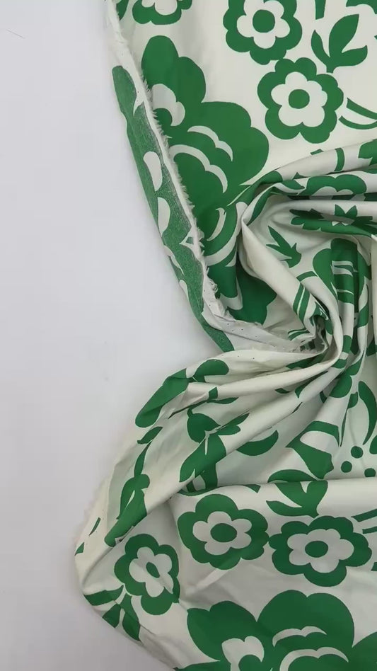 Italian printed cotton fabric for shirts – green flowers | 98% cotton, 2% elastane | 115 g/m² | 151 cm - last piece 80 cm