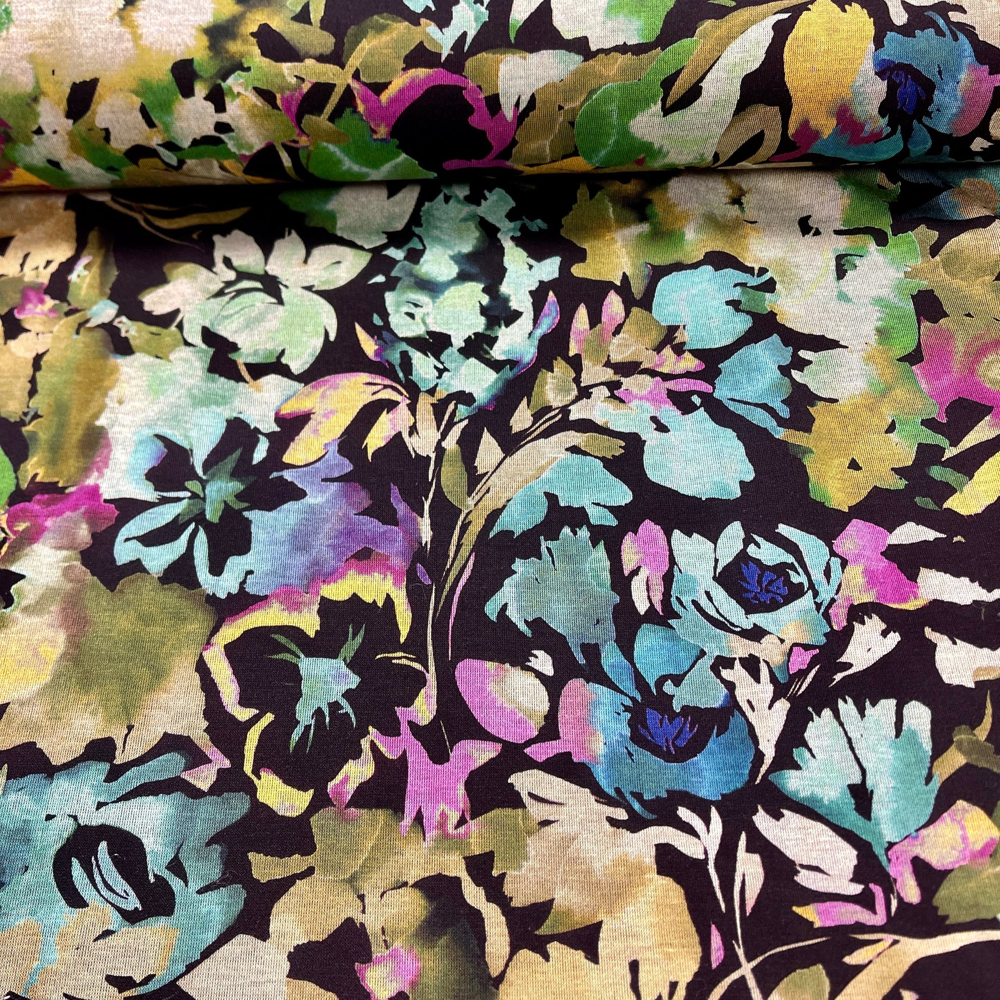 Image of Punto di Roma knit fabric - flowers on a black background 240 g/m² – available at Šarlotes audumi