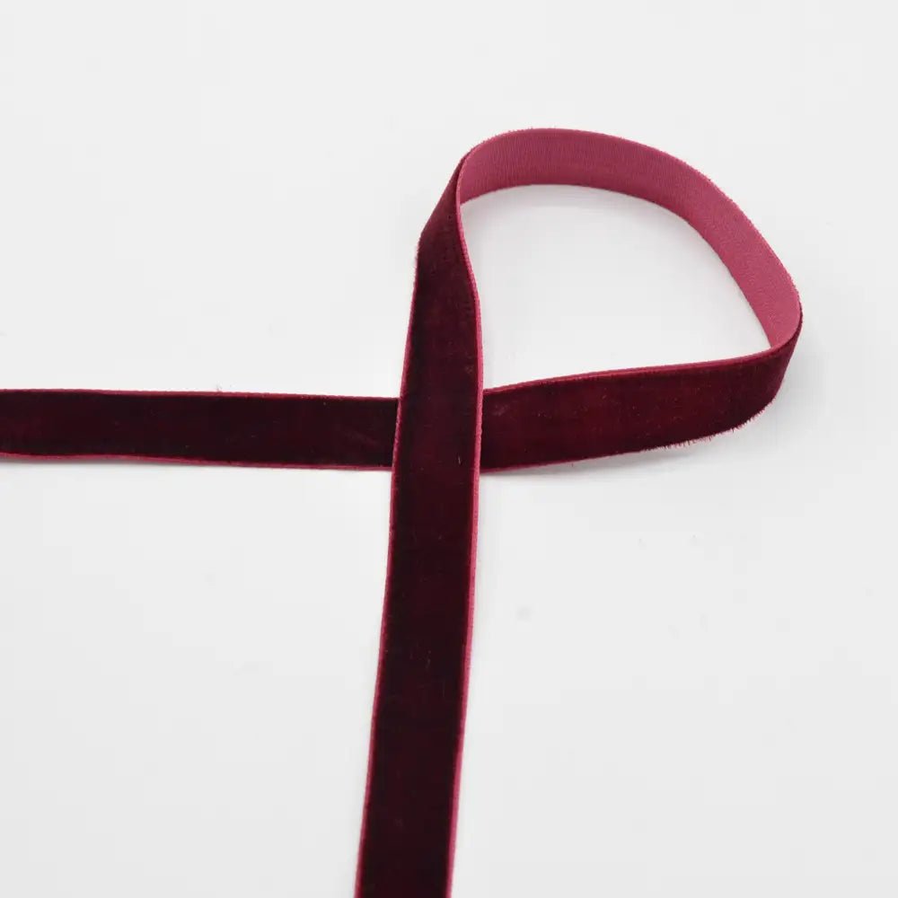 Attēls ar Samta lente 15 mm - bordo – pieejams Šarlotes audumi