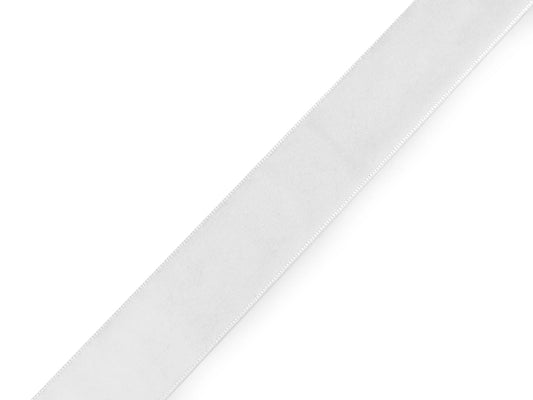 Image of 25 mm white velvet ribbon – available at Šarlotes audumi