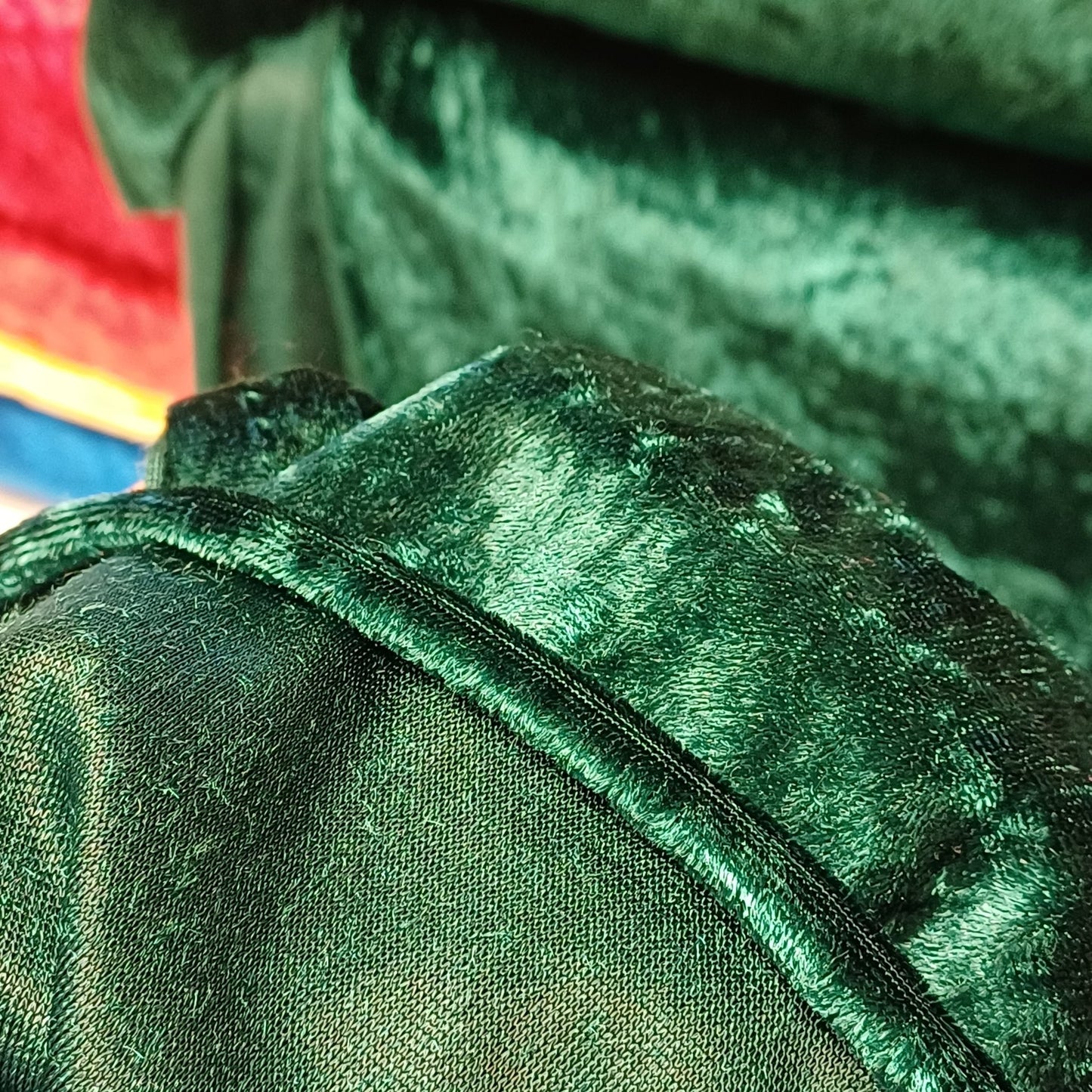 Velvet with a crinkled effect - emerald green 160 g/m²