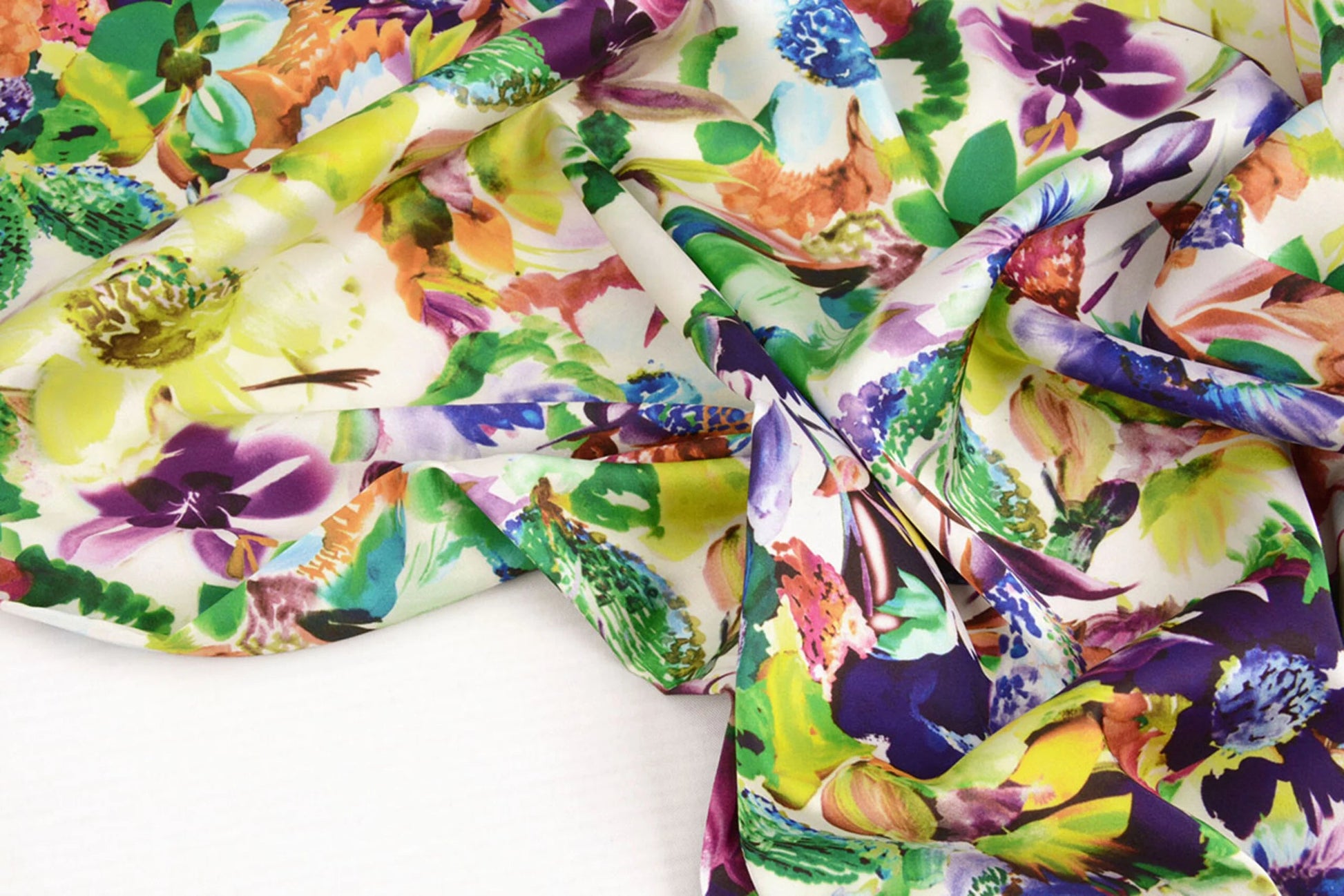 Satin with elastane - English garden flowers 80 g/m²