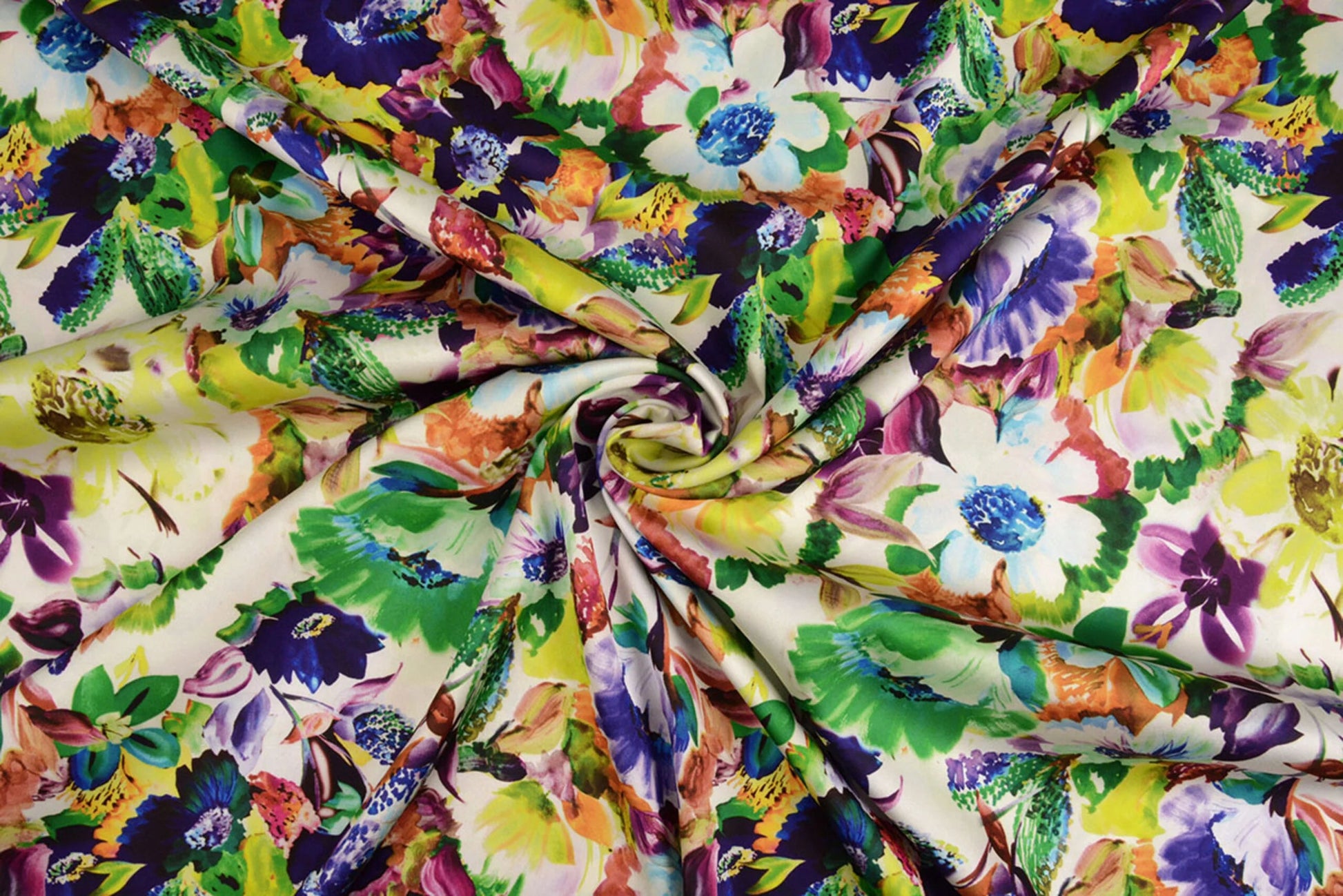alt
Satin with elastane - English garden flowers 80 g/m²