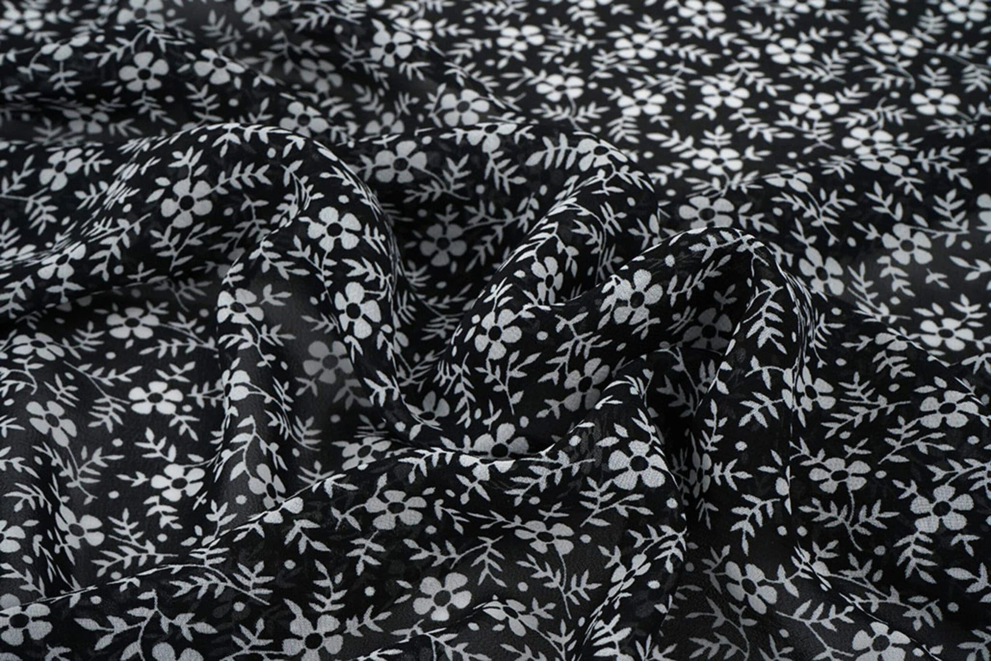 Chiffon - white flowers on a black background | 150 cm | 65 g/m²